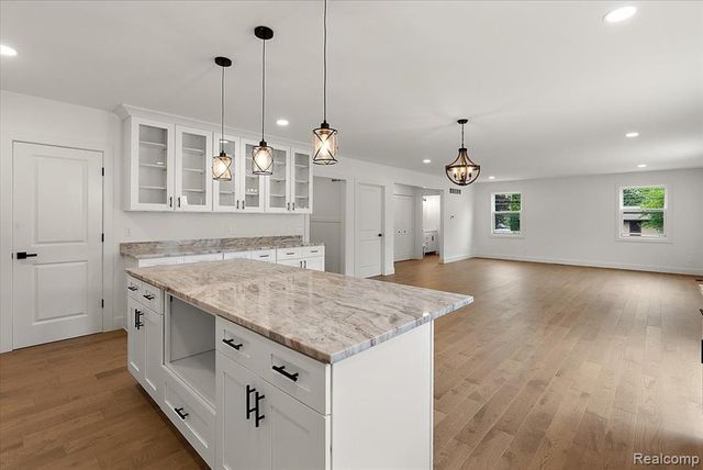 8774 Speedway Drive, Shelby Twp, MI 48317