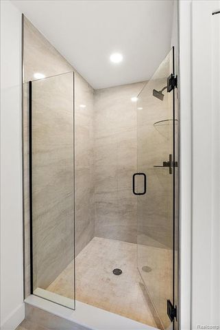 8774 Speedway Drive, Shelby Twp, MI 48317