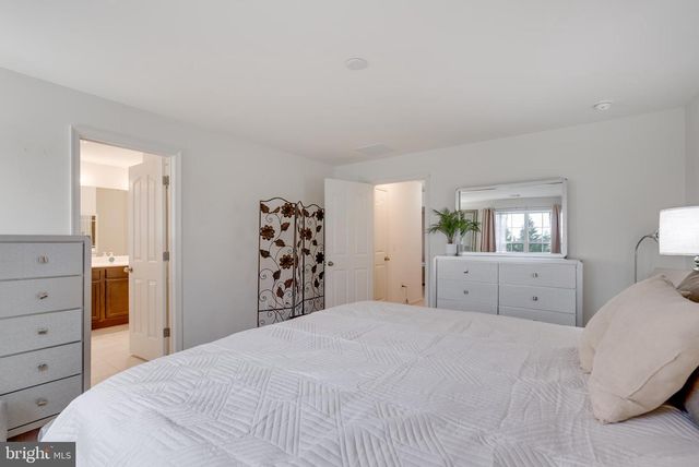 49 CREEKSIDE WAY, Burlington, NJ 08016