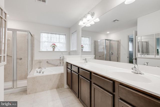 49 CREEKSIDE WAY, Burlington, NJ 08016