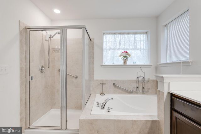 49 CREEKSIDE WAY, Burlington, NJ 08016