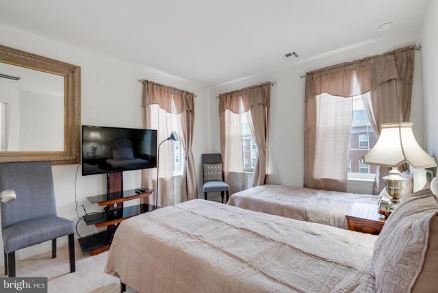 49 CREEKSIDE WAY, Burlington, NJ 08016