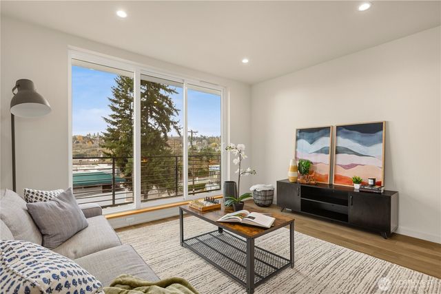 2273 14th Avenue W, Seattle, WA 98119