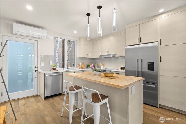 2273 14th Avenue W, Seattle, WA 98119