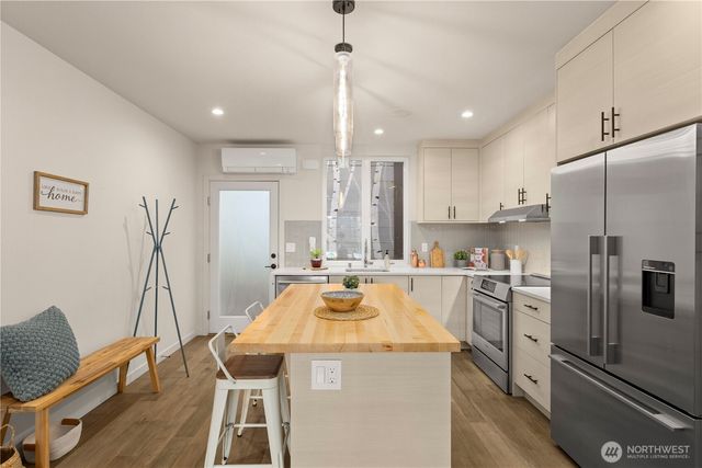 2273 14th Avenue W, Seattle, WA 98119