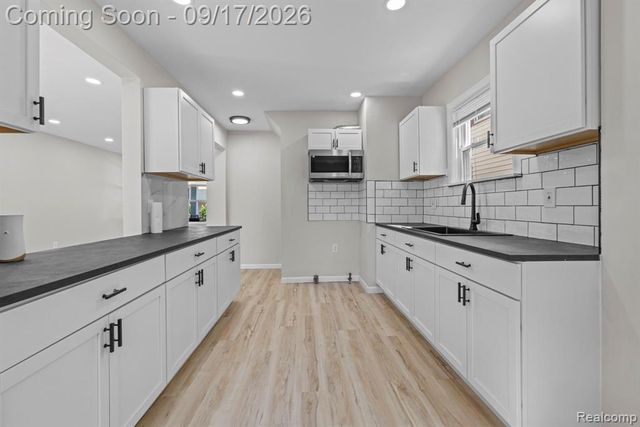 2351 Sharon Street, Detroit, MI 48209