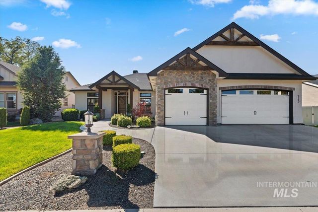 925 W Mollywood Dr, Nampa, ID 83686 property photo