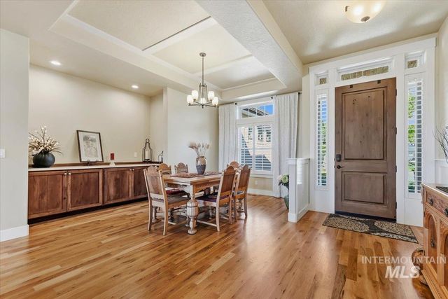 925 W Mollywood Dr, Nampa, ID 83686