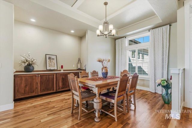 925 W Mollywood Dr, Nampa, ID 83686
