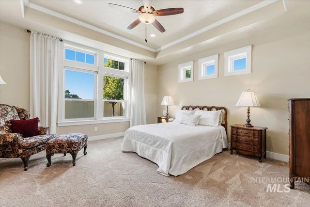 925 W Mollywood Dr, Nampa, ID 83686