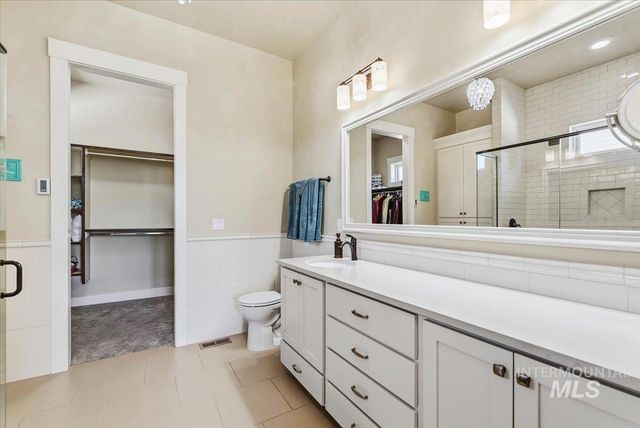 925 W Mollywood Dr, Nampa, ID 83686