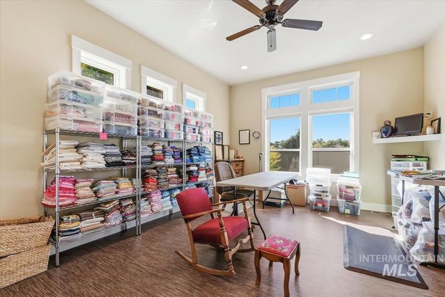 925 W Mollywood Dr, Nampa, ID 83686