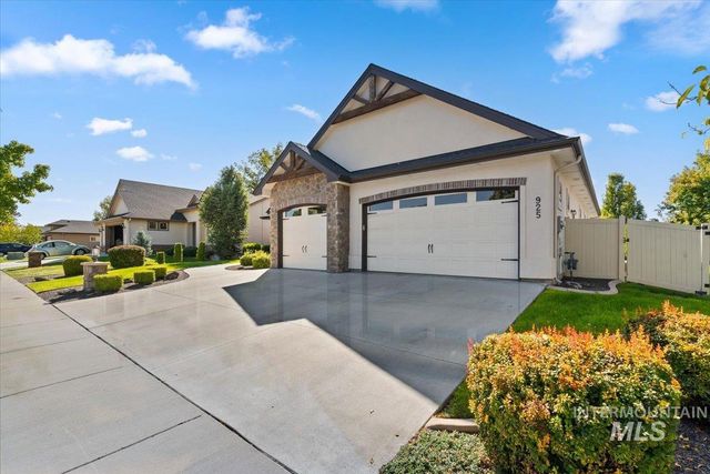925 W Mollywood Dr, Nampa, ID 83686
