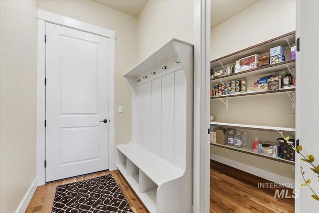 925 W Mollywood Dr, Nampa, ID 83686