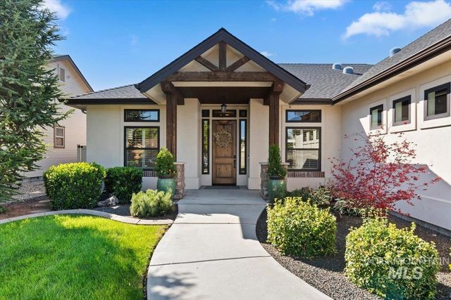 925 W Mollywood Dr, Nampa, ID 83686