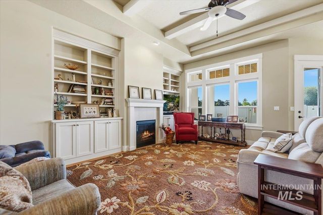 925 W Mollywood Dr, Nampa, ID 83686