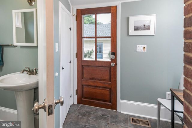 11 S LANNING AVE, Hopewell, NJ 08525
