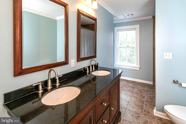 11 S LANNING AVE, Hopewell, NJ 08525