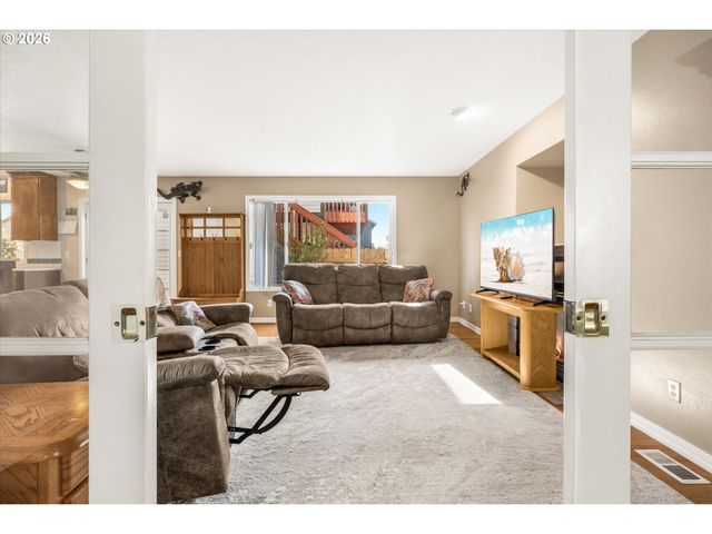 14880 Se OREGON TRAIL Dr, Happy Valley, OR 97015