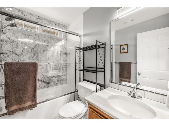 14880 Se OREGON TRAIL Dr, Happy Valley, OR 97015