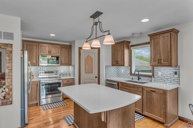 4416 SW Brandywine LN, Topeka, KS 66610