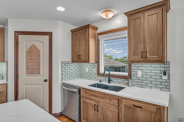 4416 SW Brandywine LN, Topeka, KS 66610