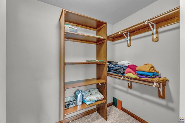 4416 SW Brandywine LN, Topeka, KS 66610