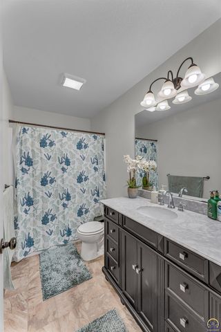 4416 SW Brandywine LN, Topeka, KS 66610