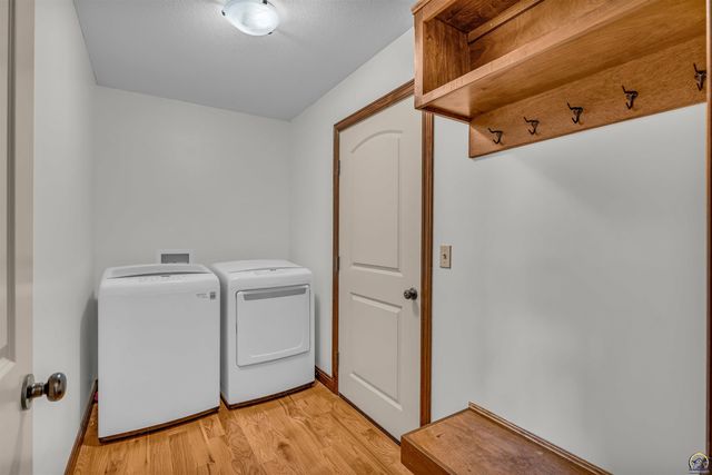 4416 SW Brandywine LN, Topeka, KS 66610