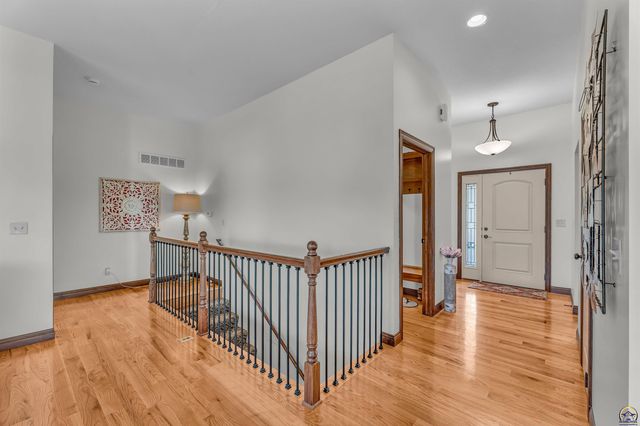 4416 SW Brandywine LN, Topeka, KS 66610