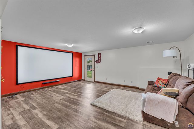 4416 SW Brandywine LN, Topeka, KS 66610