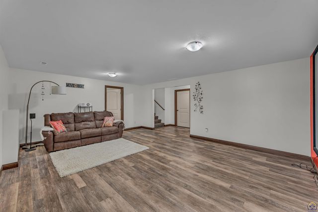 4416 SW Brandywine LN, Topeka, KS 66610