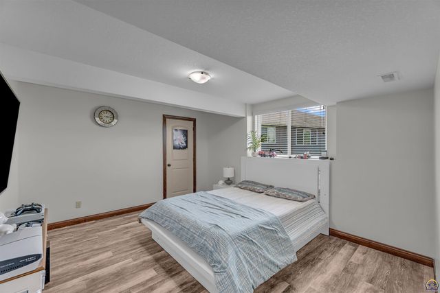 4416 SW Brandywine LN, Topeka, KS 66610