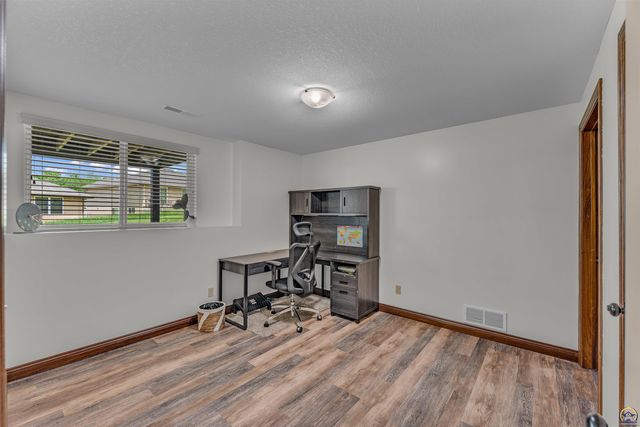 4416 SW Brandywine LN, Topeka, KS 66610