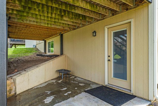 4416 SW Brandywine LN, Topeka, KS 66610