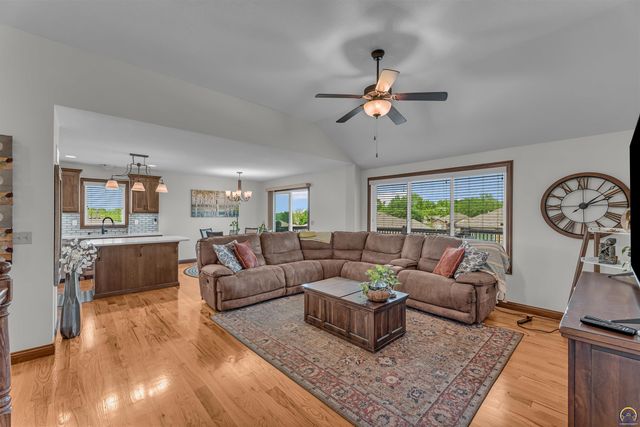 4416 SW Brandywine LN, Topeka, KS 66610