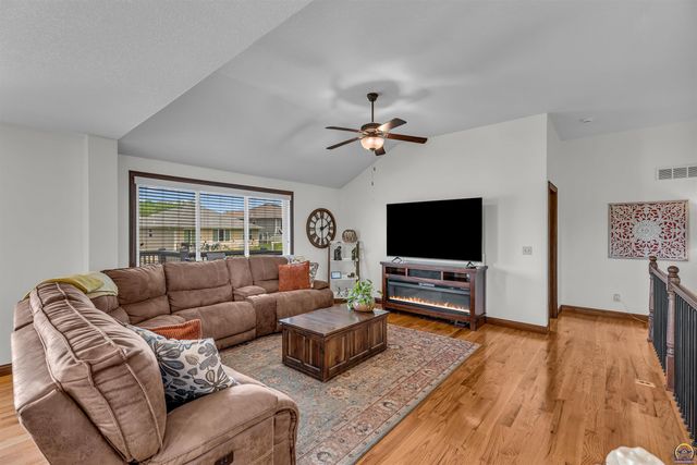 4416 SW Brandywine LN, Topeka, KS 66610