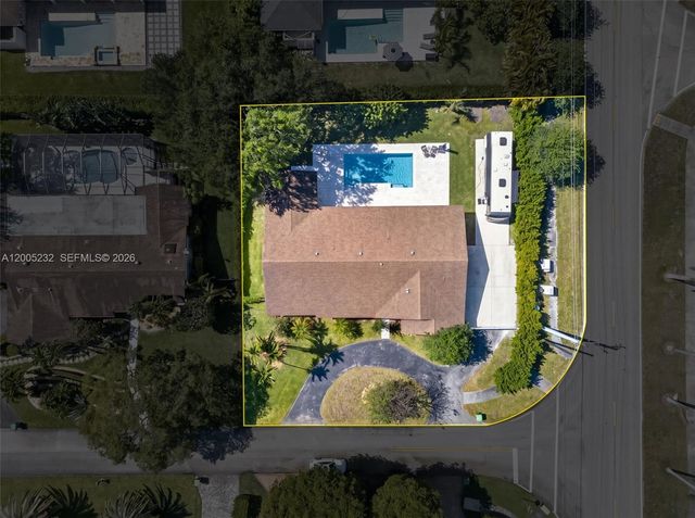 10124 SW 130th Ter, Miami, FL 33176