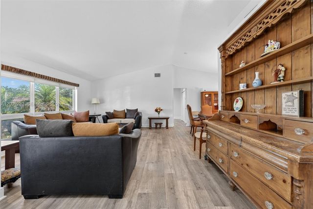 10124 SW 130th Ter, Miami, FL 33176