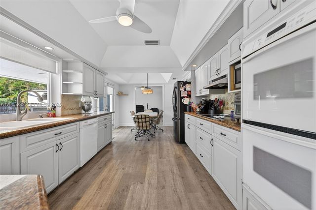 10124 SW 130th Ter, Miami, FL 33176