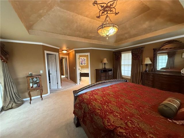 1803 Clearview Drive, Lexington, MO 64067