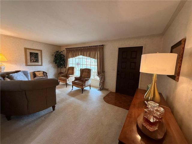 1803 Clearview Drive, Lexington, MO 64067