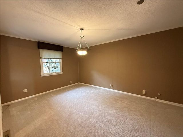 1803 Clearview Drive, Lexington, MO 64067