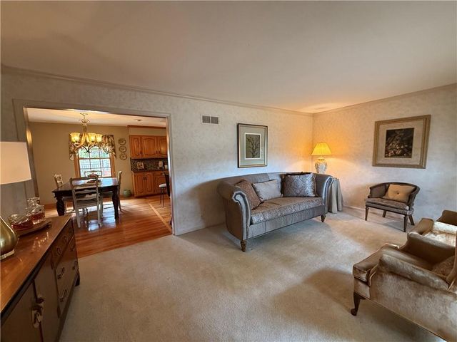 1803 Clearview Drive, Lexington, MO 64067