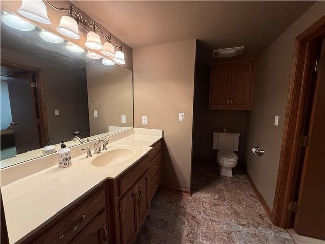 1803 Clearview Drive, Lexington, MO 64067