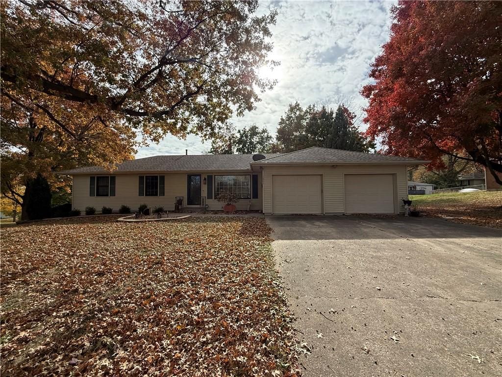 1803 Clearview Drive, Lexington, MO 64067