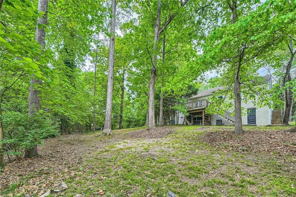 Image 11 of property listing at 1438 Sylvan Circle NE, Brookhaven, GA 30319