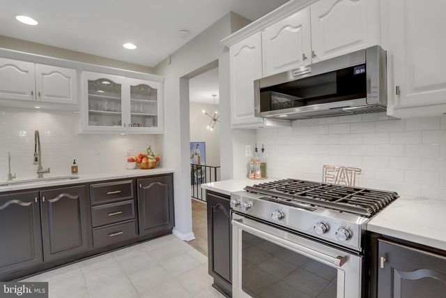 3710 LORCOM LN, Arlington, VA 22207
