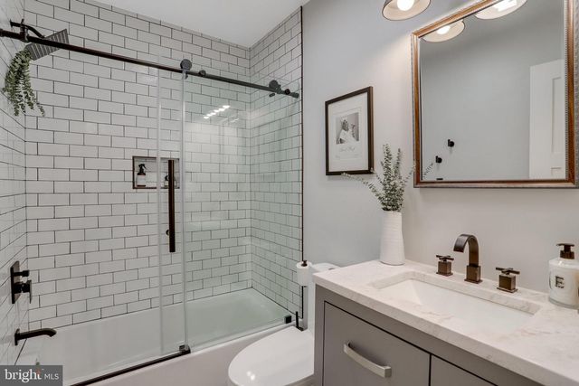 3710 LORCOM LN, Arlington, VA 22207