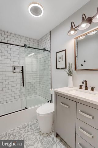 3710 LORCOM LN, Arlington, VA 22207